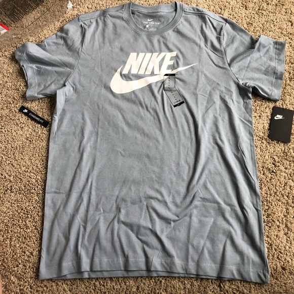Nike sportswear Logo tee shirt - Picture 1 of 3